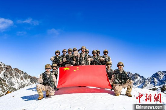 傲霜斗雪守边疆西藏军区海拔4676米标沙拉错哨点迎新春